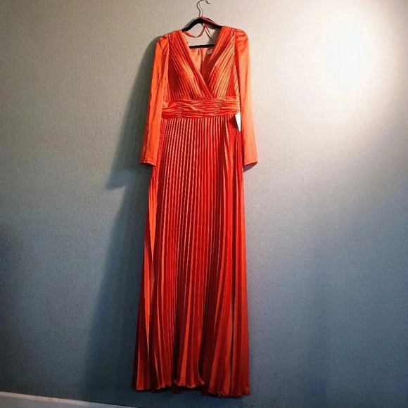 Ieena Macduggal Pleated Long Sleeve Satin V Neck Gown Size 10 NWT - Picture 1 of 16
